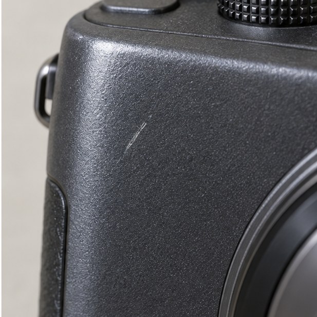 商品の小さなキズを写した写真の例