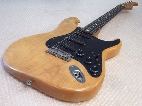 1993-1994年製のフェンダー STRATOCASTER エレキギター を買取致しました！