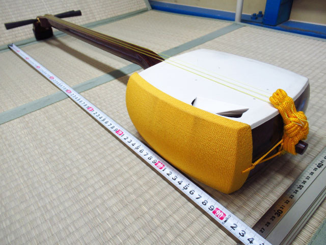 三味線 綾杉胴 短棹 中棹 東サワリ 胴かけ 天神カバー 撥 駒 糸巻 音緒 ハードケース付き